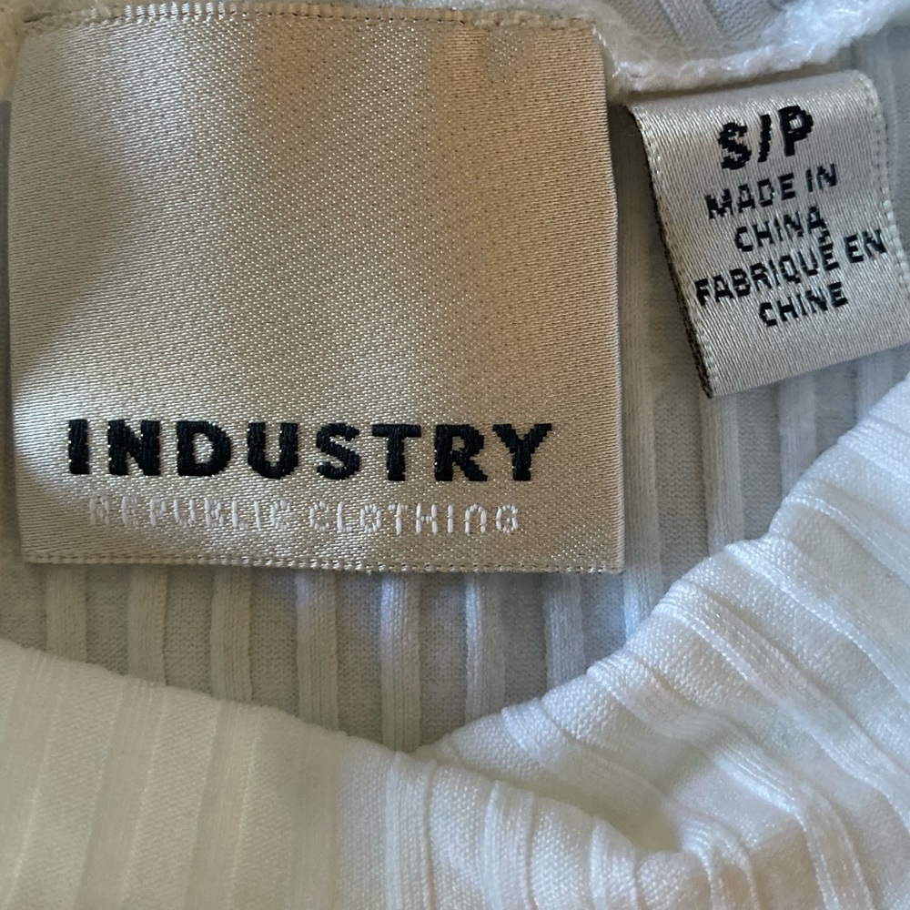 White Ribbed Blouse with Ruffled Mandarin Collar - Picture 3 of 4